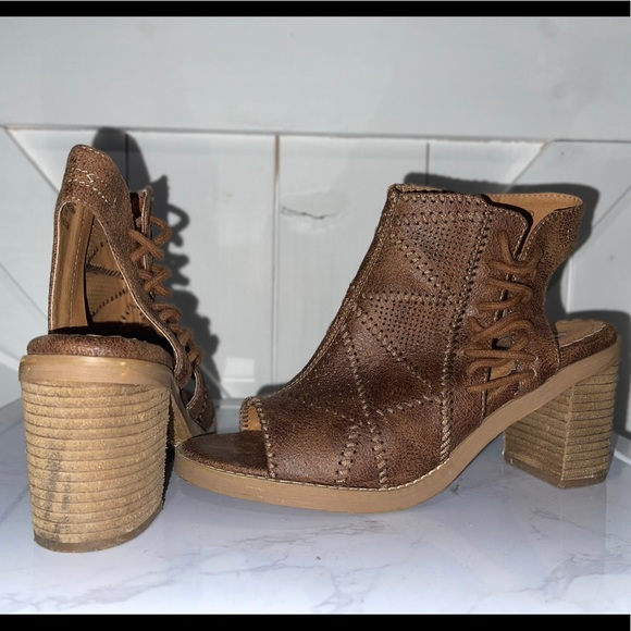 NOT RATED Peep Toe Detailed Booties! - Picture 3 of 4